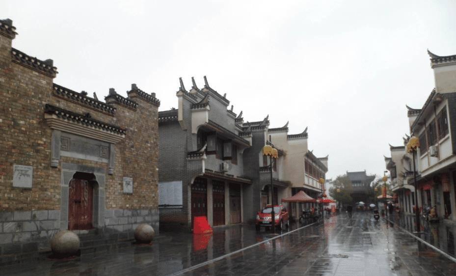 长沙火车站举行“温馨春运、文明相伴”主题活动