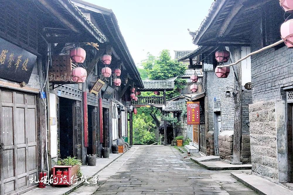 狼山水库冬捕第一网出鱼2000斤,现场被围观市民抢购一空